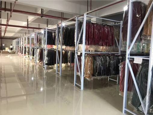 轟動(dòng)全城 鳳城 百利家購(gòu)物廣場(chǎng)二樓 雙面羊絨大衣廠家展銷(xiāo),全場(chǎng)1折 全場(chǎng)1折 11月18日震撼來(lái)襲 盛大開(kāi)業(yè)